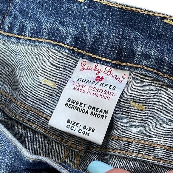 Lucky Brand Dungarees by Gene Montesano Sweet Dream Bermuda Short Size 6/28 - Picture 3 of 6